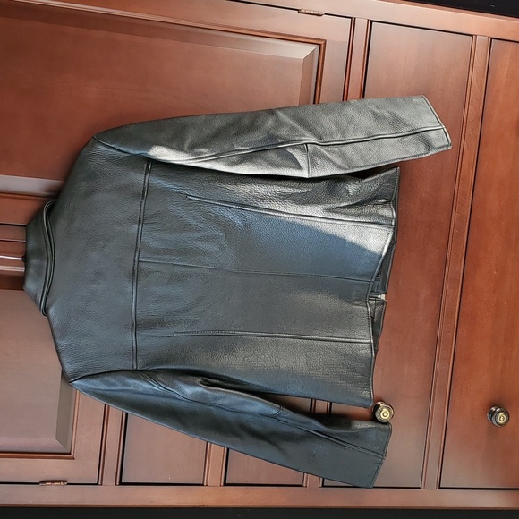 Wilsons Leather - Black Leather jacket. Size: Small. - Picture 2 of 11